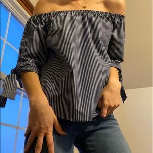 🎄Off the shoulder shirt